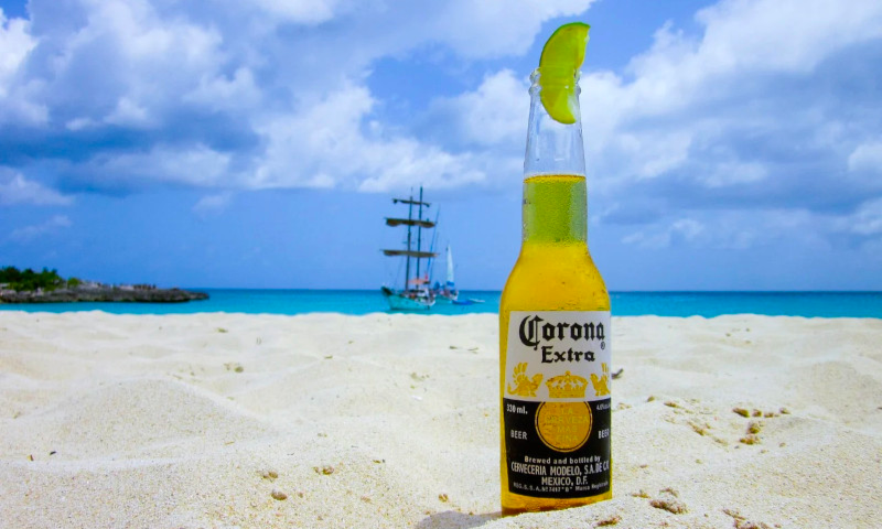 Corona bier op het strand